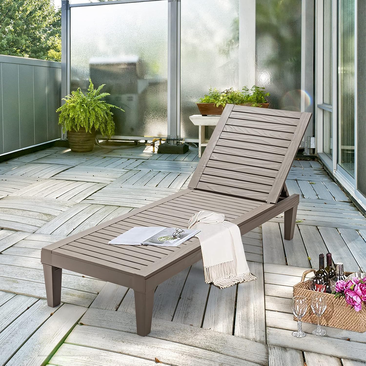 Outdoor Chaise Lounge Chair Lightweight Patio Lounge Recliner Chair with Adjustable Backrest
